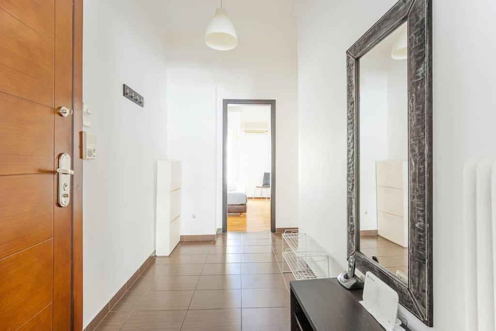 Apartment In The Middle Of Everything Athen Eksteriør billede