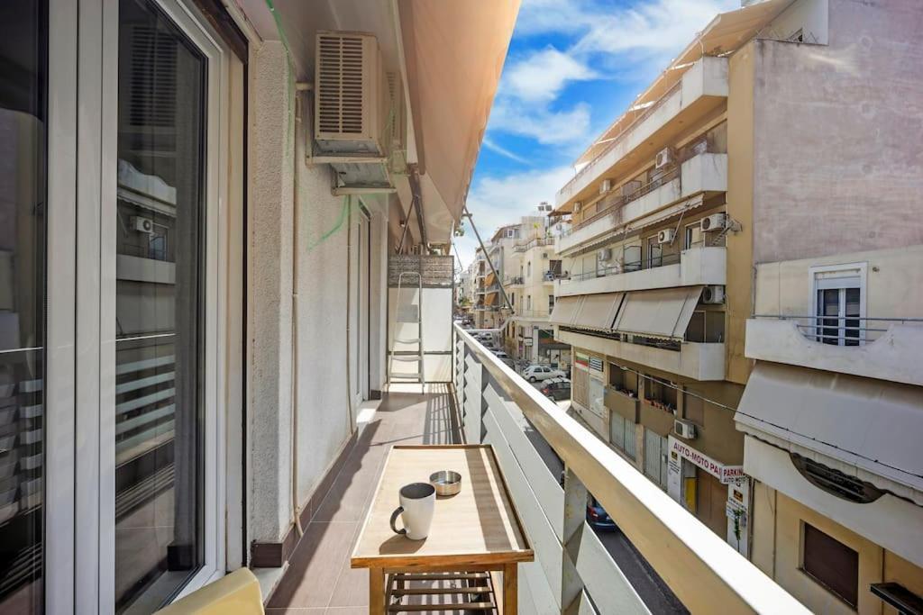 Apartment In The Middle Of Everything Athen Eksteriør billede