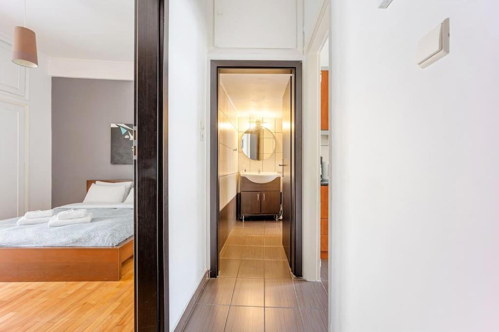 Apartment In The Middle Of Everything Athen Eksteriør billede