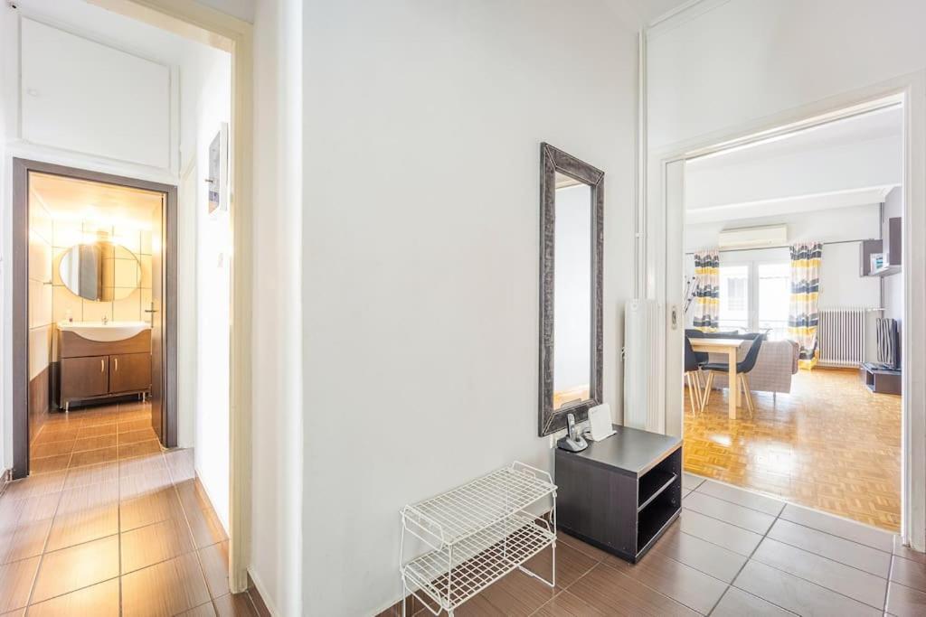 Apartment In The Middle Of Everything Athen Eksteriør billede